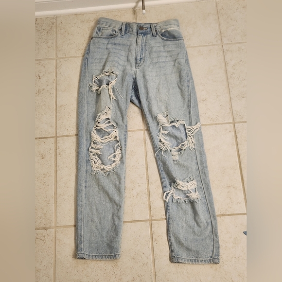 JBD Just Black Deniem Womens Light Wash Distressed Ripped Mom Jeans Size 26 - Picture 1 of 6